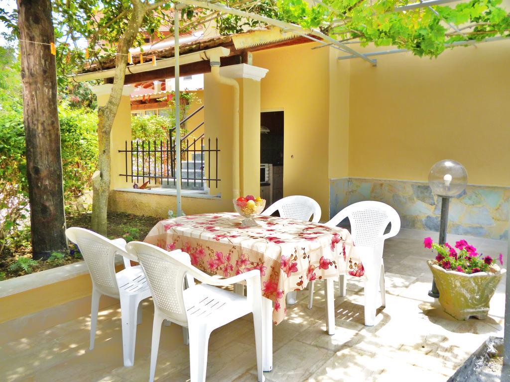 Giannis Apartment Agios Georgios Pagon Exterior photo